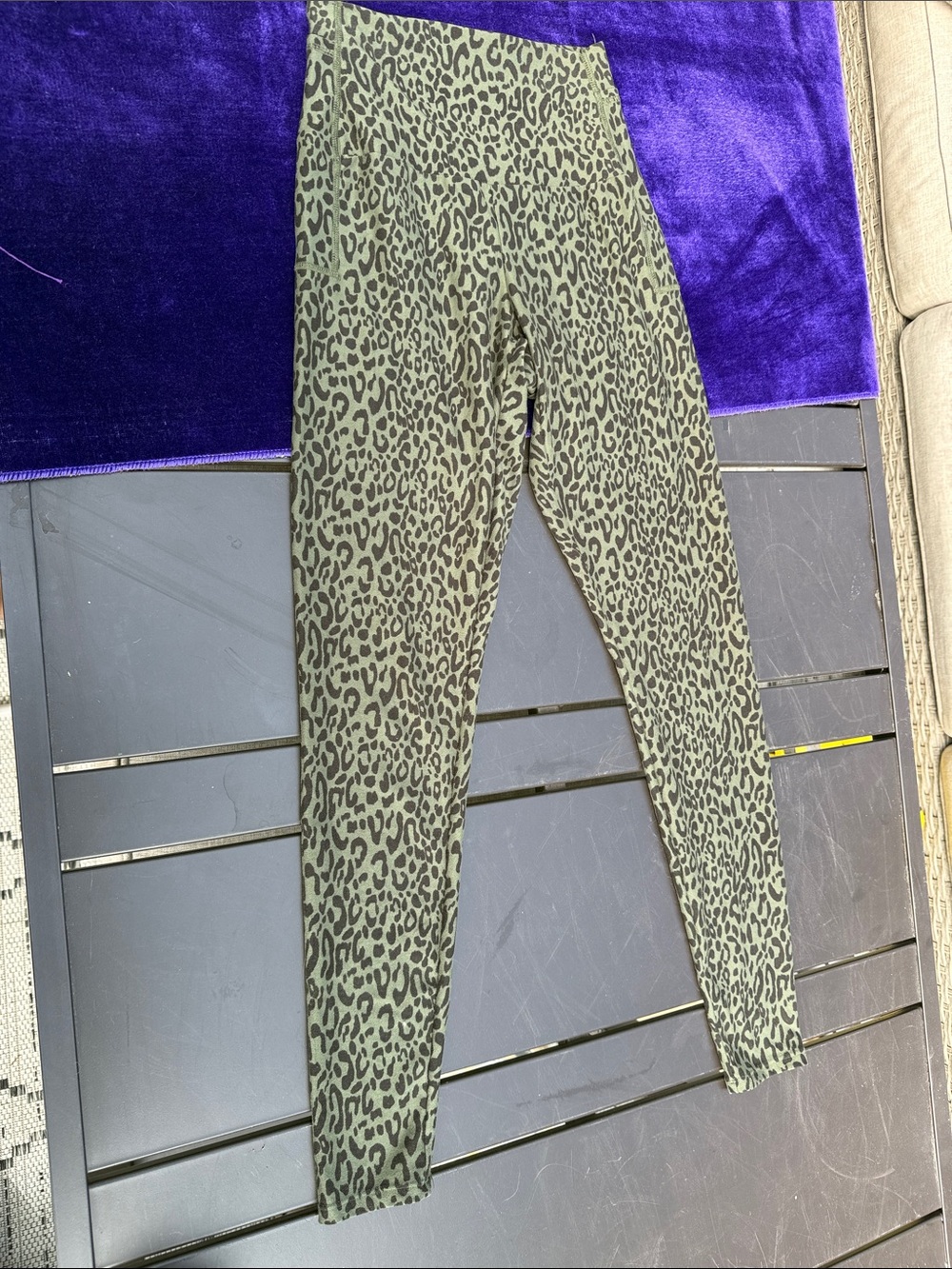 Grace&Lace XS Olive Green Leopard Print Leggings